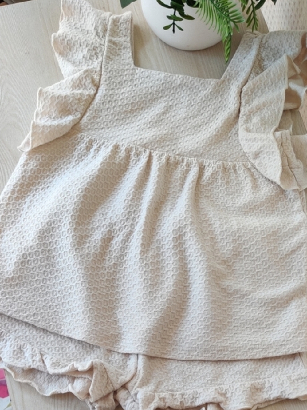 Members Mark Play Wear Set Cream Ruffle Sleeve Top and shorts Size 5T